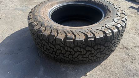 1 new Bfgoodrich 265/70r17  and 2 toyo m/t 305/70r16 in good shape