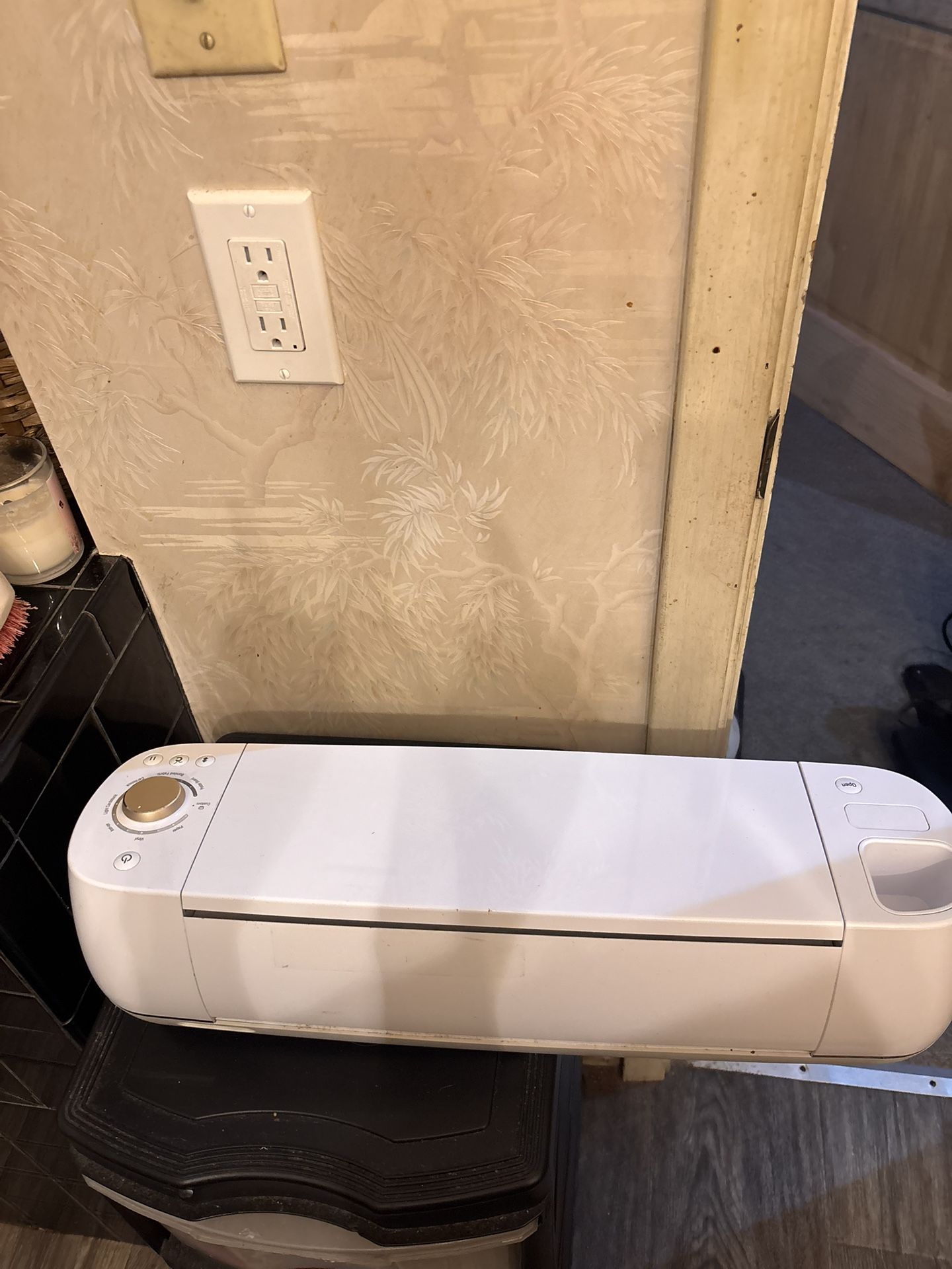 Used Explore Air 3 with accessories (mats, blades, vinyl, tools, etc.)