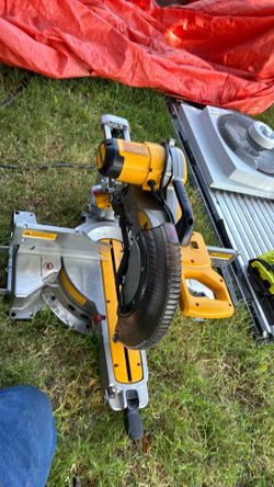 12” dewalt compound sliding mitre saw