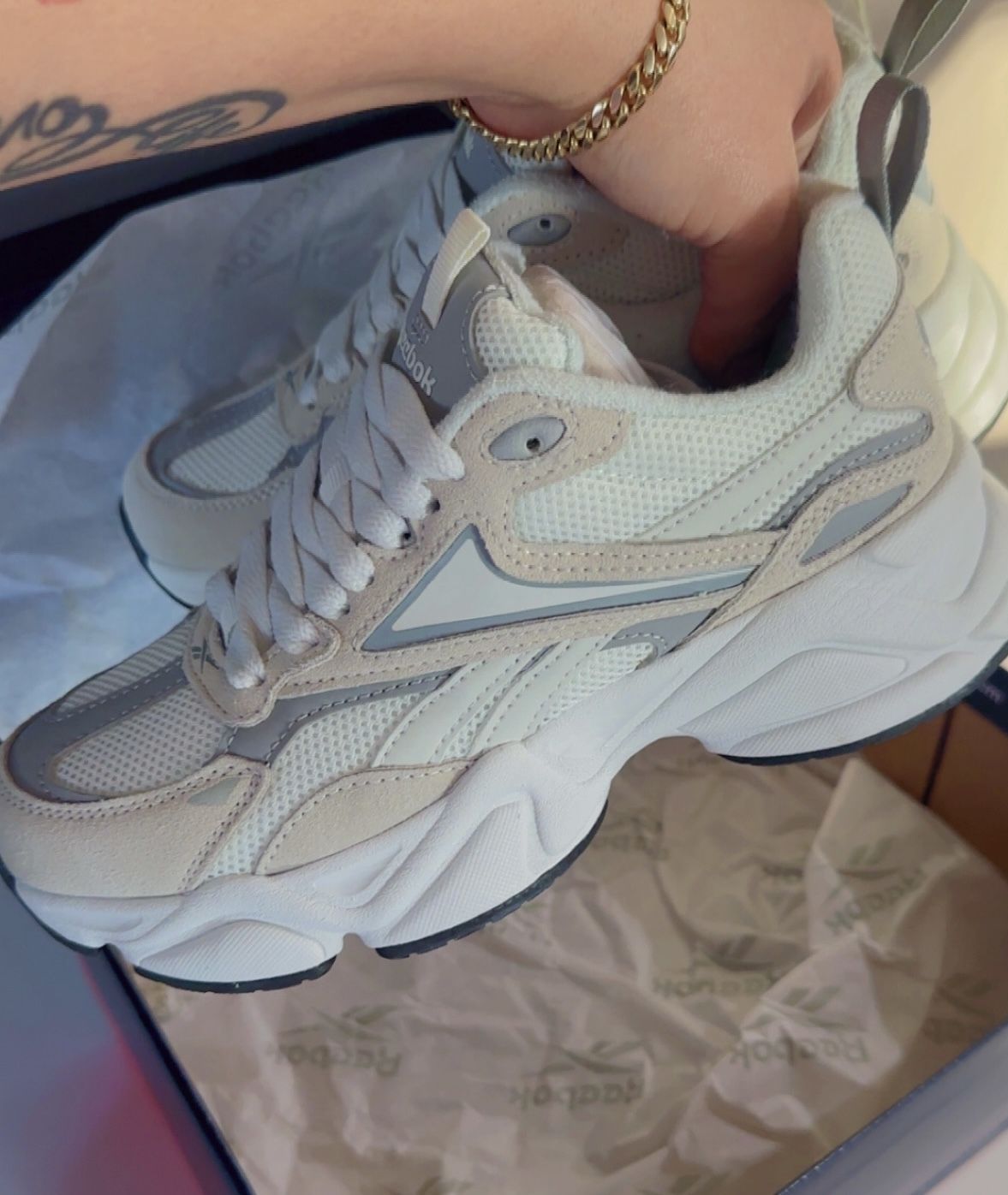 BNWT REEBOK CHARGE Viral Dad Sneakers Women's Size 7