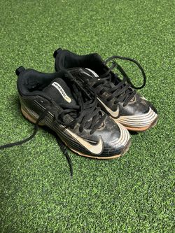 Nike Baseball Cleats (size 1Y)