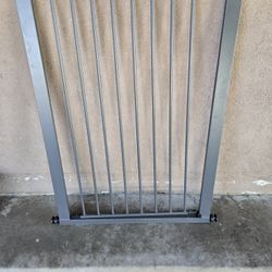 Babe Gate 30 width 39 Hight