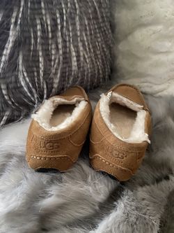 UGG Slippers kids size 3