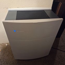 Blueair Classic 605 HEPASilent Air Purifier 775 sq foot
