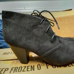 Brand New Without Box Women's Designer Genuine Black Suede Healed Boots Size 10 $20