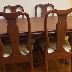 Henkel Harris Dining Room Set 