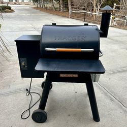 Traeger Smoker - Clean, works good!