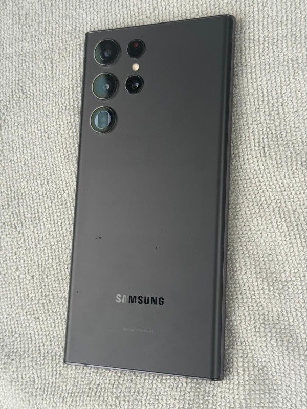 Samsung Galaxy S22 Ultra  , Factory Unlocked,  Excellent Condition Like New