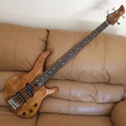Bass guitar