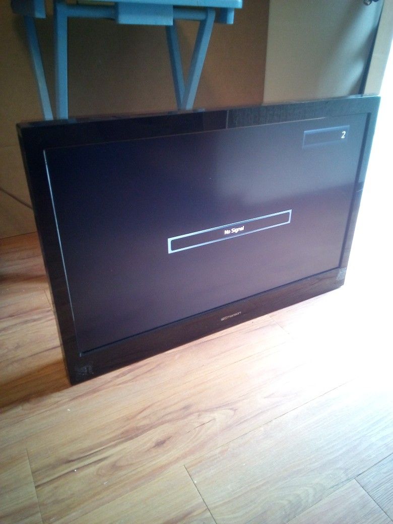 32" Emerson Flat Screen LCD TV