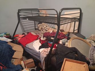 Twin bunk beds