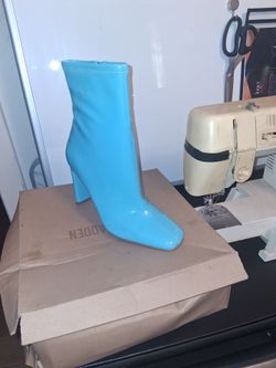 New. Steve Madden - womens 8