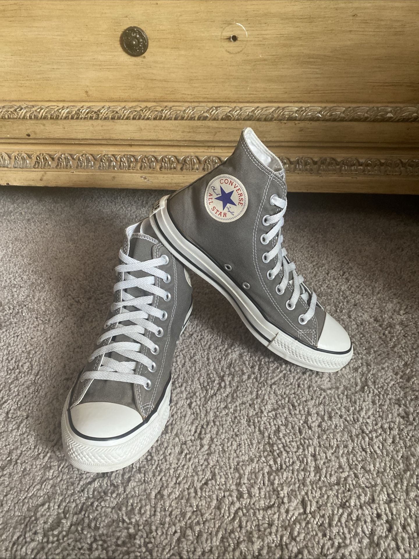 Unisex Converse Chuck Taylor Hi Top Sneakers Size 7 Mens /9Womens