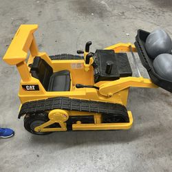 Kid Trax 12v CAT D9 Bulldozer Ride On Toy