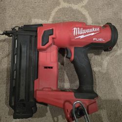 Milwaukee 18 Guage Brad Nailer 