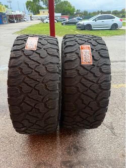 2 showroom tires 285/55/20 Kenda $160