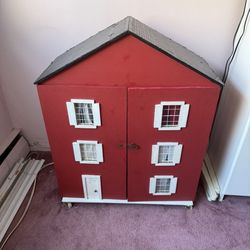 Large Dollhouse On Wheels 