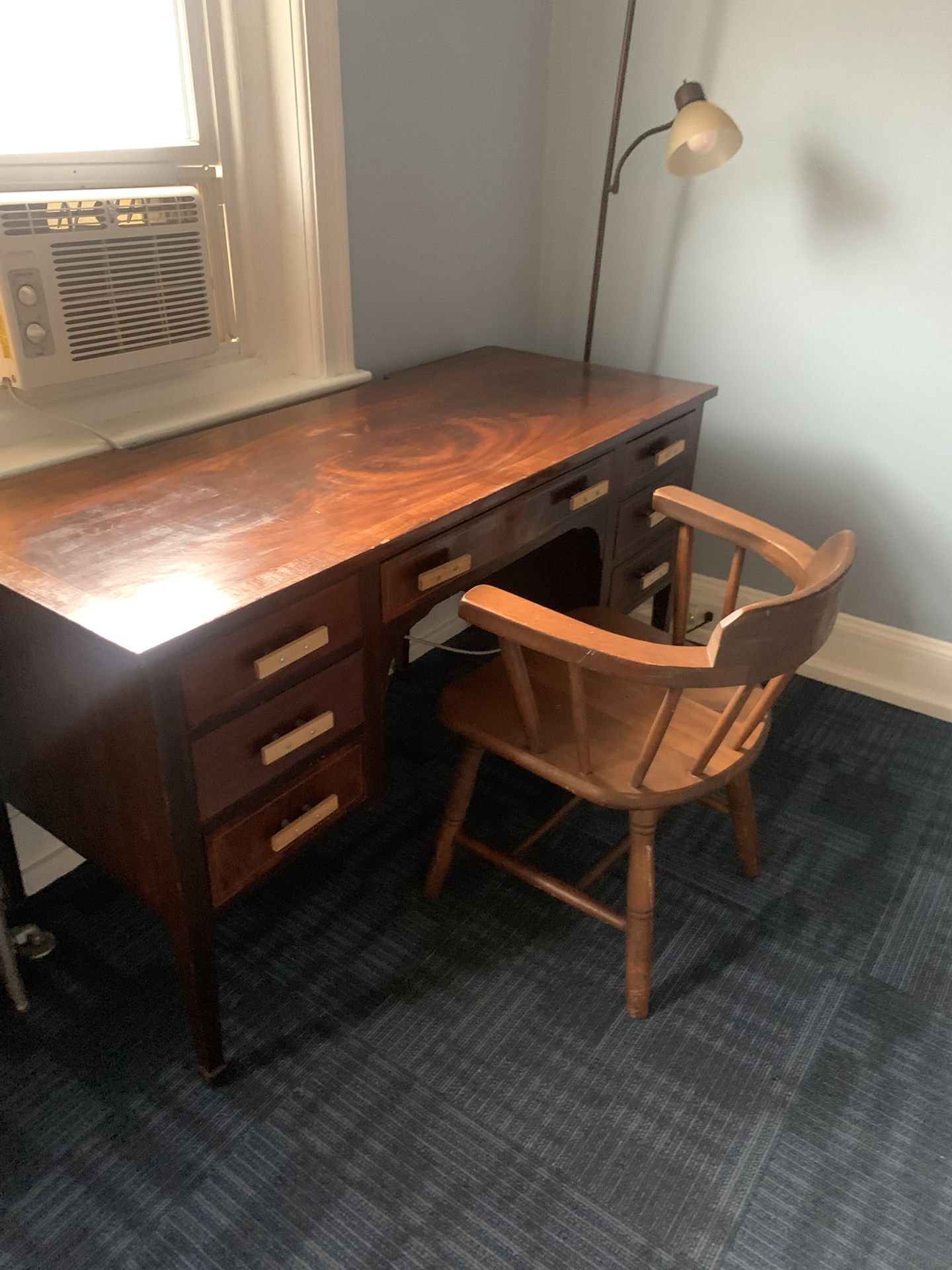 2 Desks
