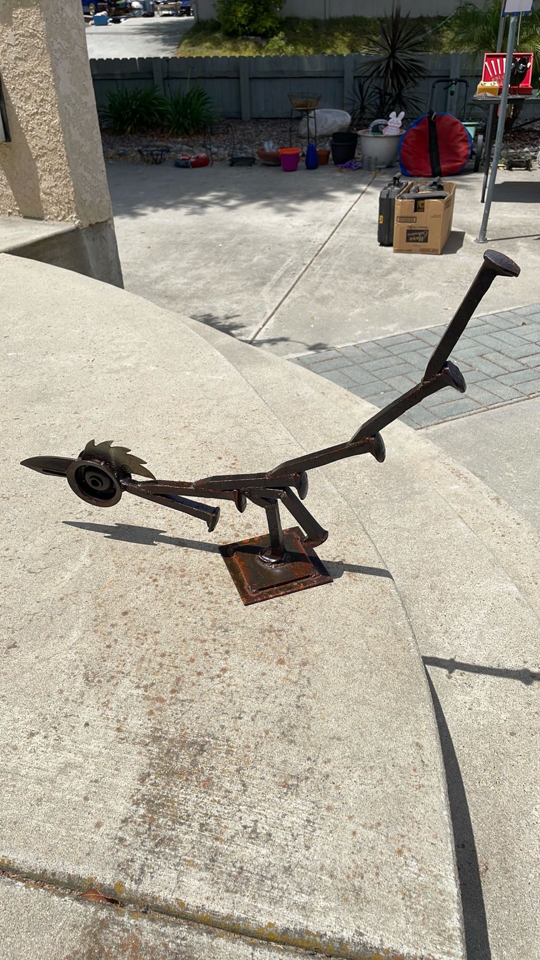 Road runner yard art