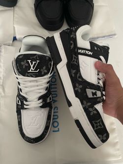 Size 9 $140 brand new lmk 💯📲