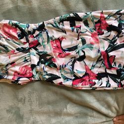 Like New Womens Size 0  Tropical Flower Pattern Dress