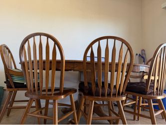 Kitchen Table w/6 Chairs