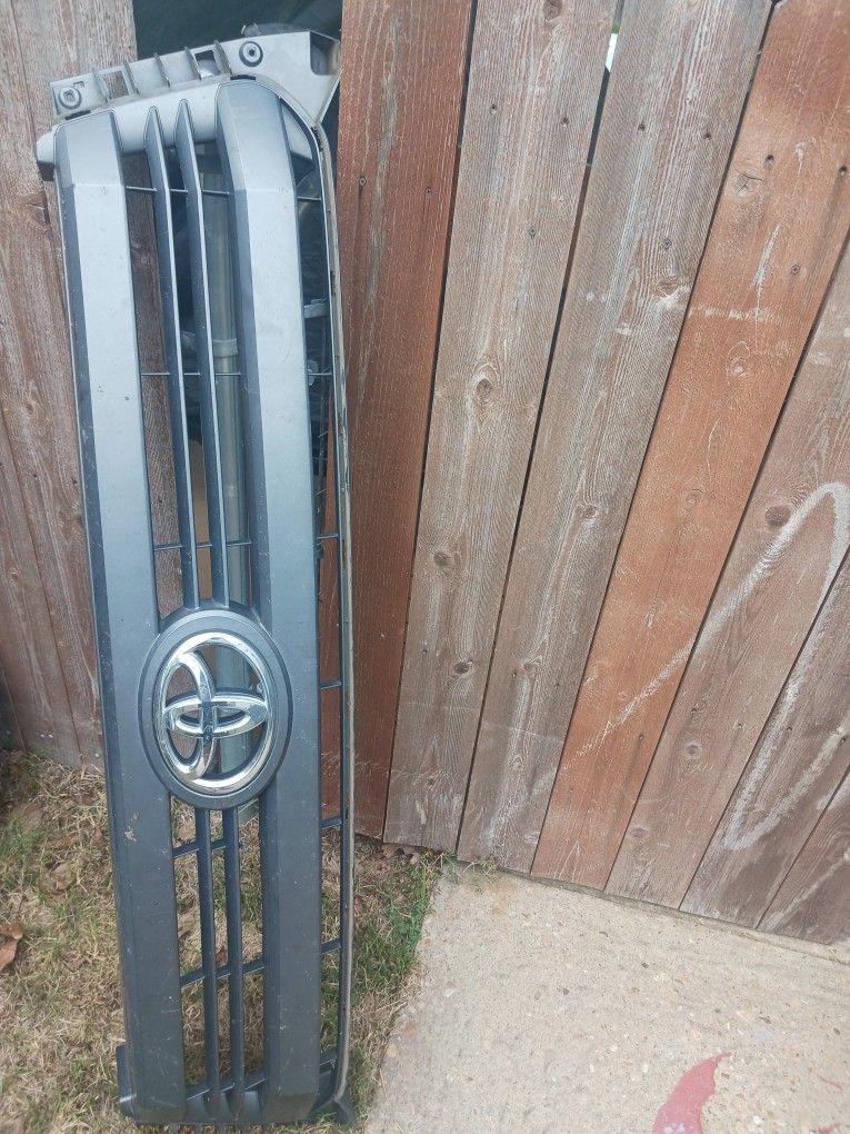 2018 Toyota Tundra Grill