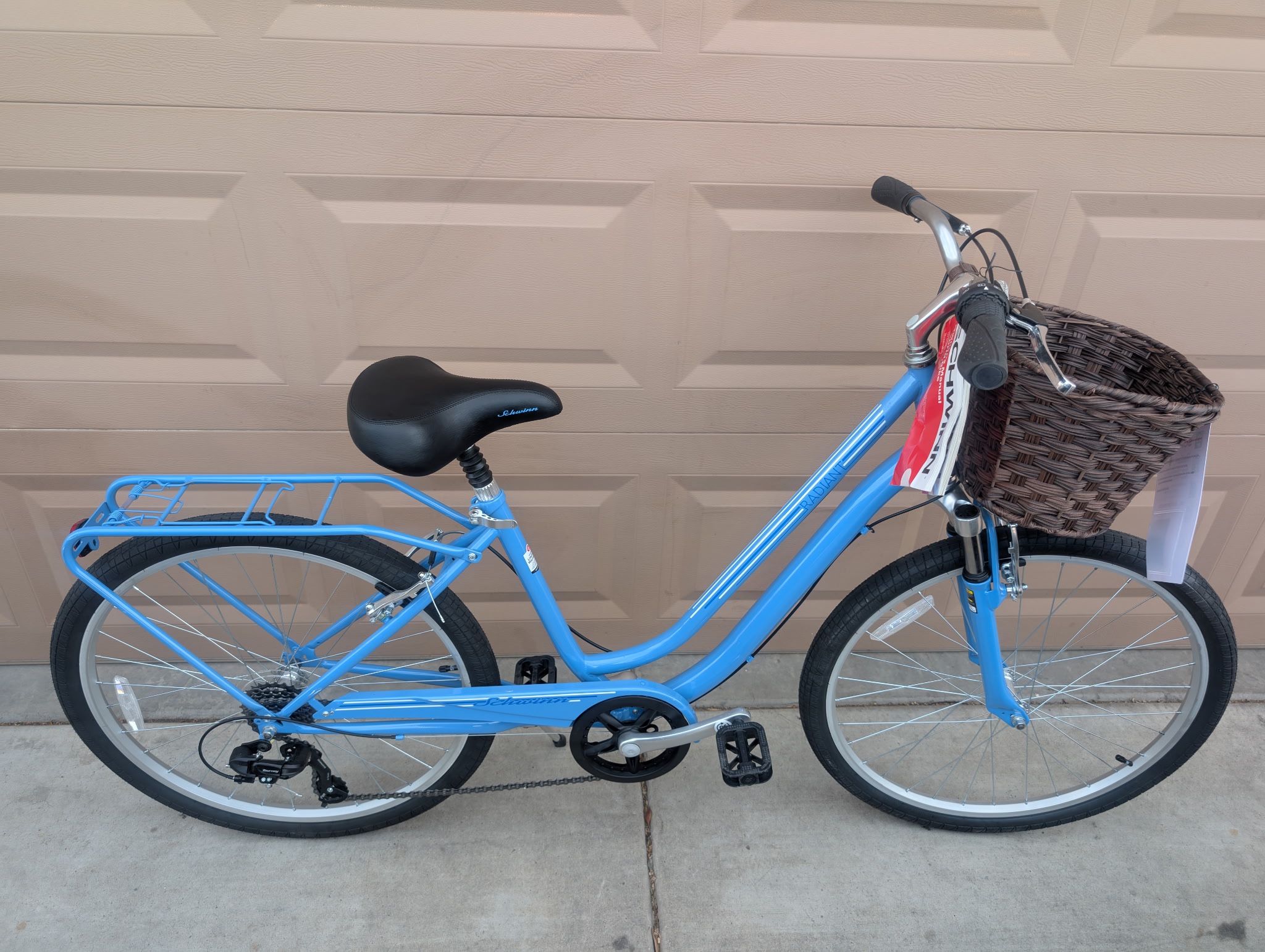 26 SCHWINN RADIANT WOMENS HYBRID speeds New with