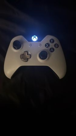 Lunar White Xbox One Controller
