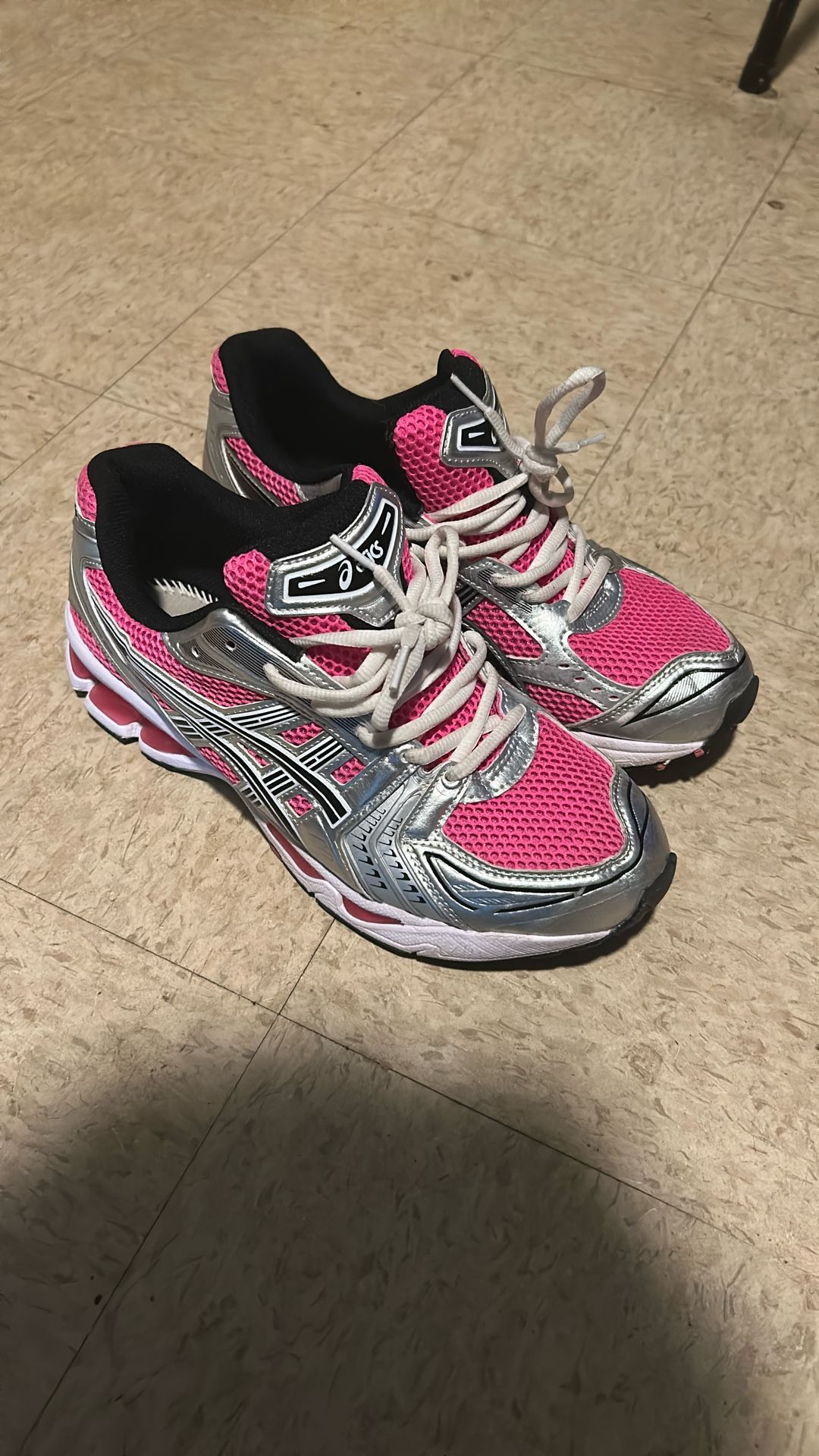 Pink Asics Gel kayano14