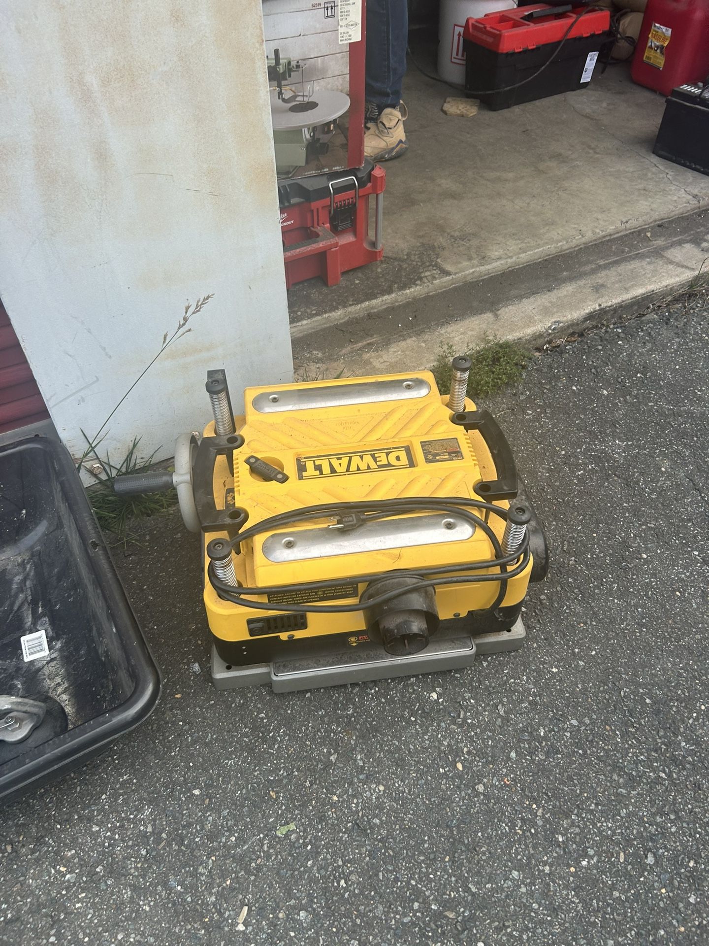 DEWALT 15 AMP Corded 13 In. Planer