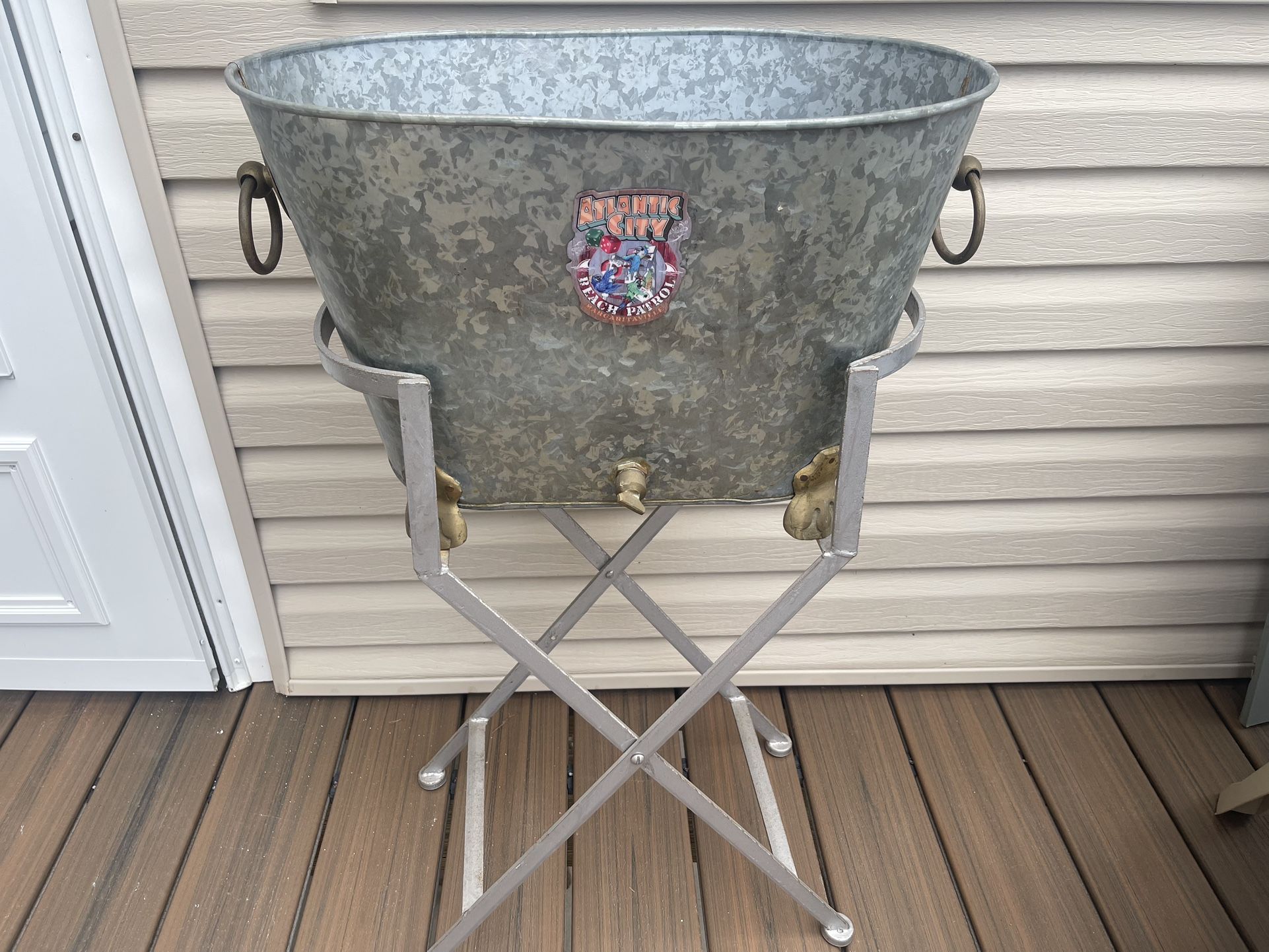 Tub With Stand