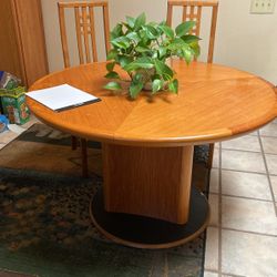 47” Round Solid Wood Eat In Kitchen Or Dining Table