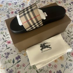 Burberry slides 