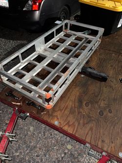 Cargo carrier, hitch carrier, hitch basket