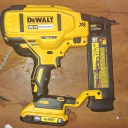 🔥 DeWalt XR 20V BRUSHLESS 18G Brad Nailer w/ Battery - Model DCN680 (Canoga Park)  
