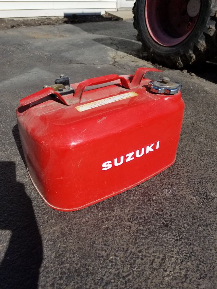 Suzuki outboard motor boat fuel tank