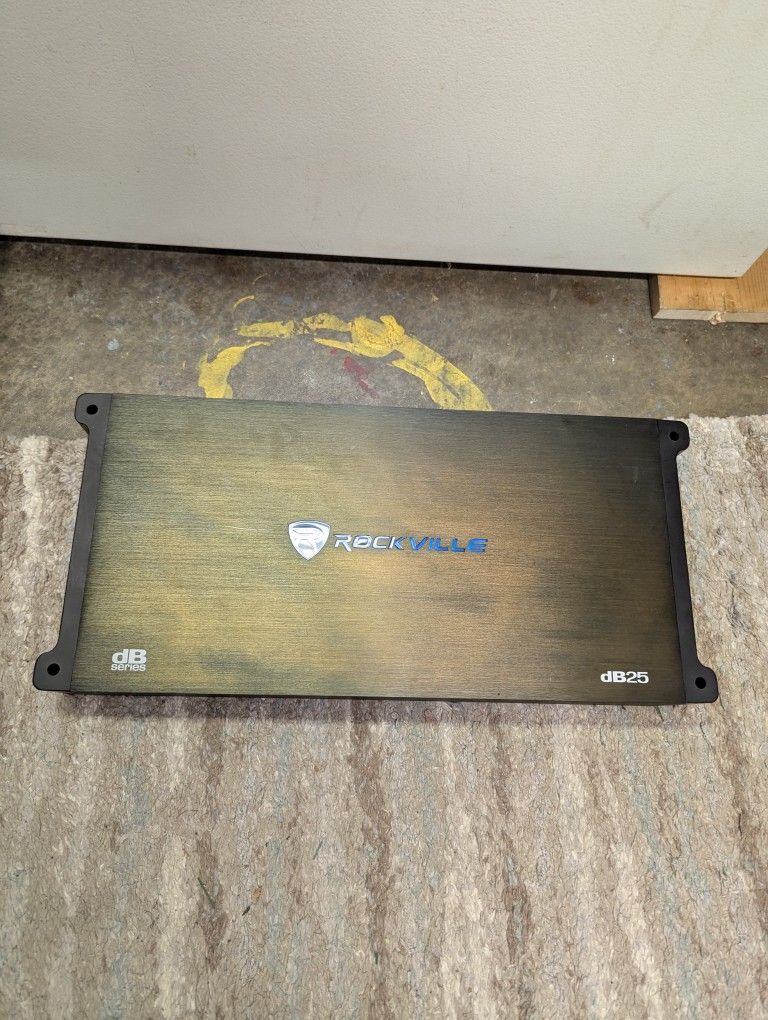 Rockville Db25 2800 Watt 2 channel Amplifier