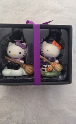 Hello Kitty Salt Shaker Set 