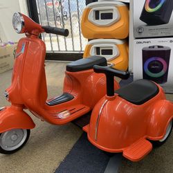 -12V kids ride on licensed Vespa w/side car-