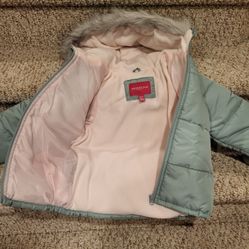 Girls London Fog Coat Size 5/6
Brand New