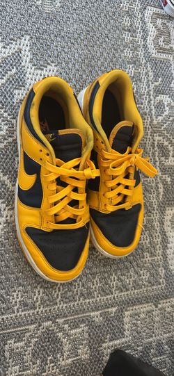Nike dunk black and yellow size 9