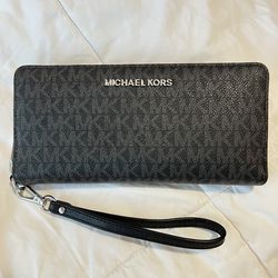 Michael Kors wristlet