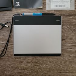 Intuos Wacom Tablet: 2015 Small Pen & Touch  