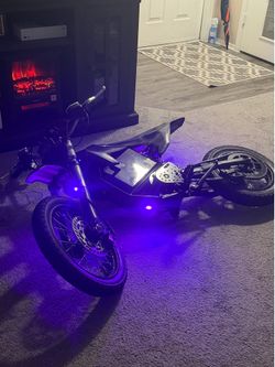 60v electric dirt bike(comes with a helmet with a camera read the description)