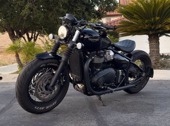 Triumph Bonneville Bobber Black Edition