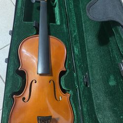 Violin That Is Missing Strings (hablamos Español)