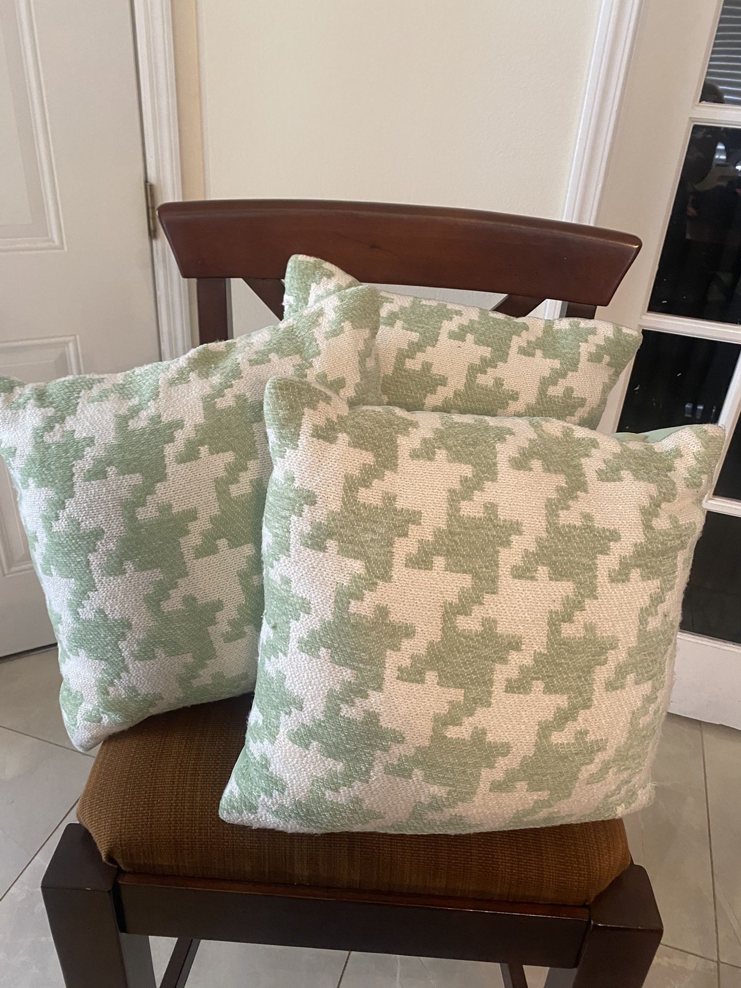 Room Essentials Houndstooth Woven Jacquard Chenille 16x16 Pillows Green/White