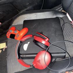 Ps4 & Headset Plus Game