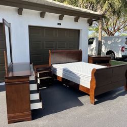 BEAUTIFUL SET QUEEN W BOX + MATTRESS / DRESSER W MIRROR / TV STAND & NIGHTSTAND - BY HOME MERIDIAN - SOLID WOOD - EXCELLENT CONDITION - Delivery Avail